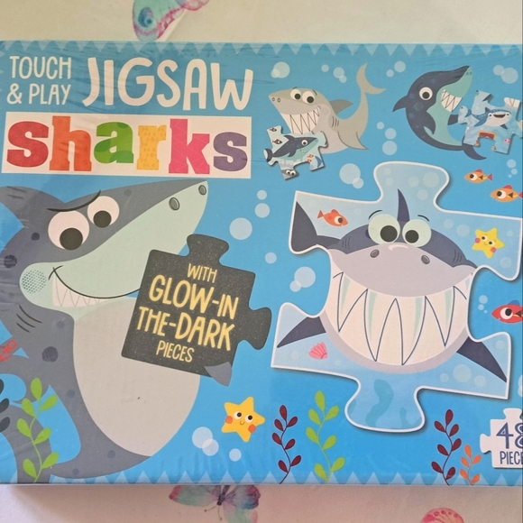 New Touch and Play Jigsaw Sharks Glow in the Dark Puzzle - Picture 1 of 2